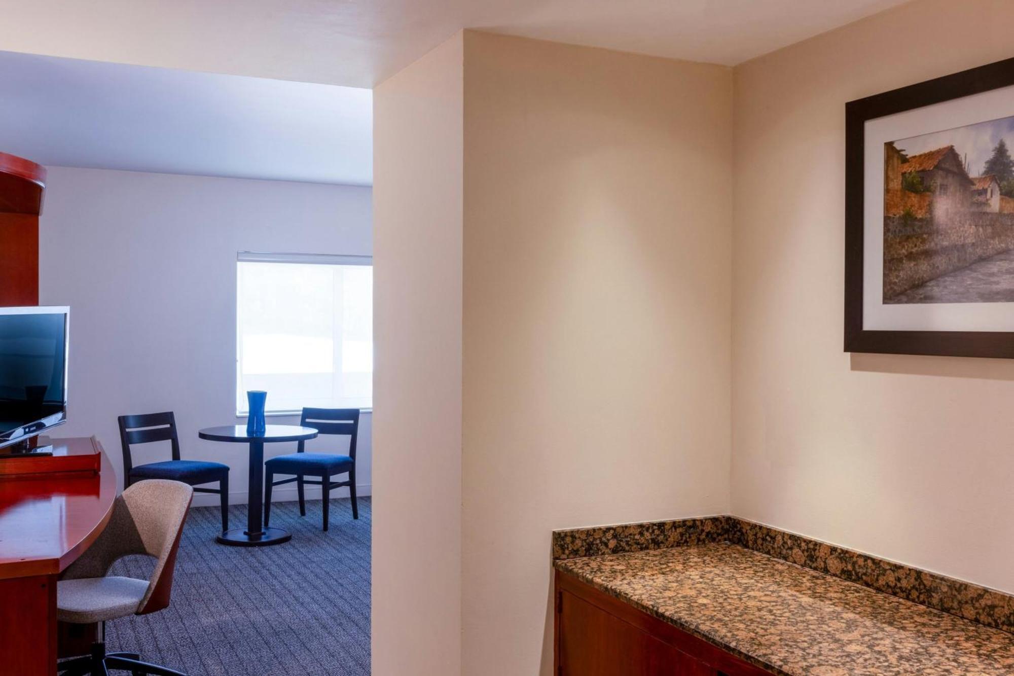 Courtyard Toluca Tollocan Экстерьер фото